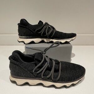 $120 Sorel kinetic tie black women’s comfort style sneakers tennis shoes size 10